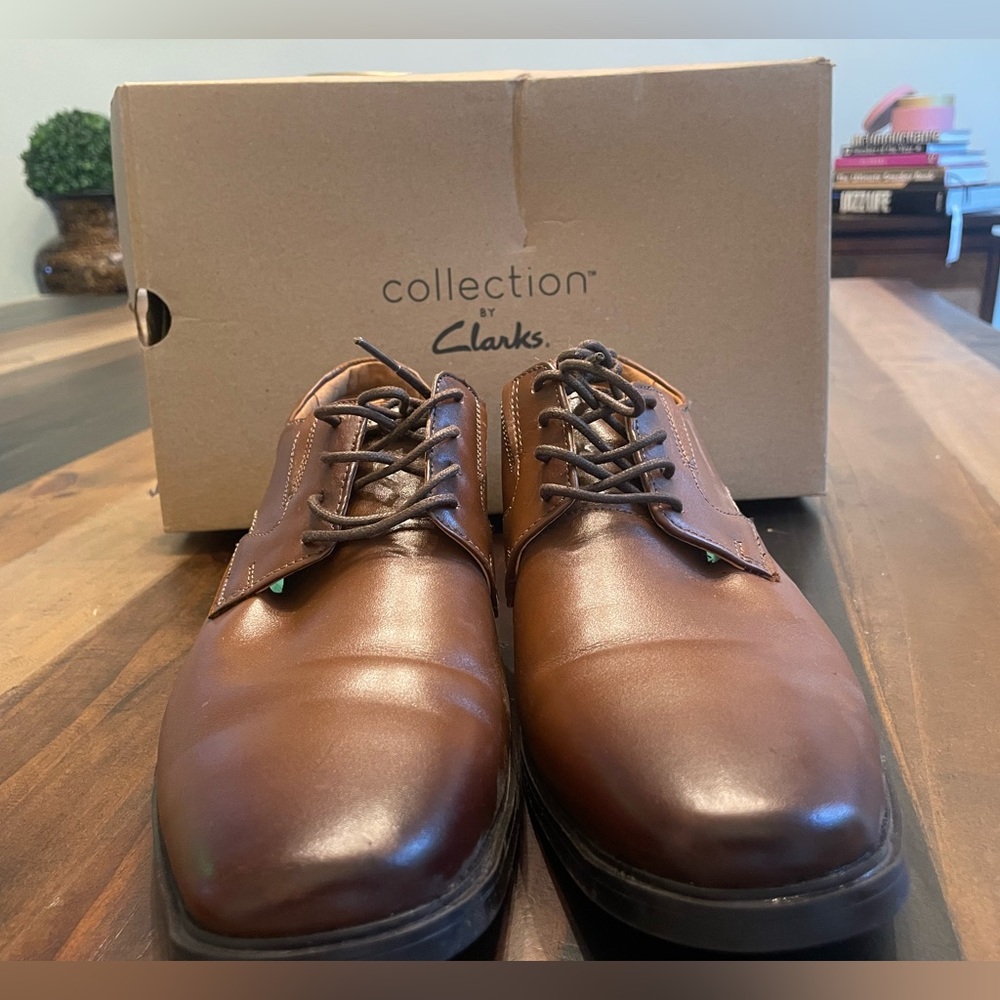 Clarks Men's Tan Leather Oxfords